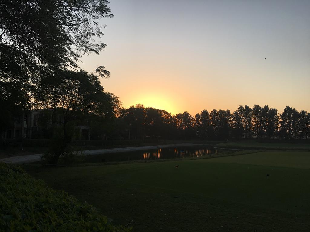 Villa At Tarudhan Valley Golf Resort Manesar Buitenkant foto